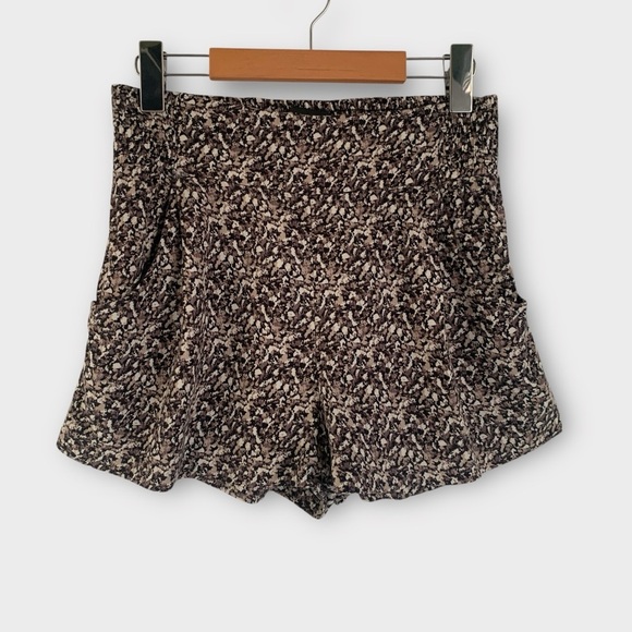 Aritzia Talula Abstract Print High Waisted Shorts - Picture 1 of 7